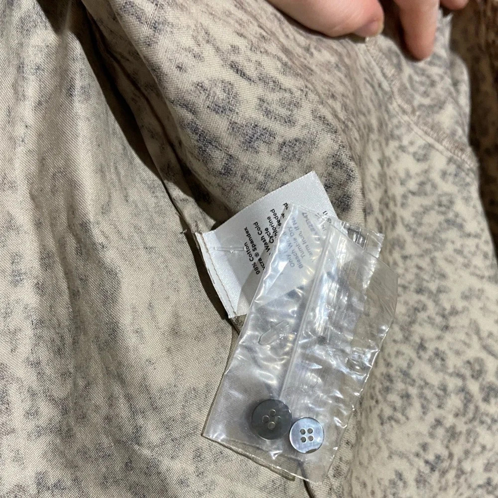 NWOT Talbots‎ Leopard Button Down Size 4 - image 9